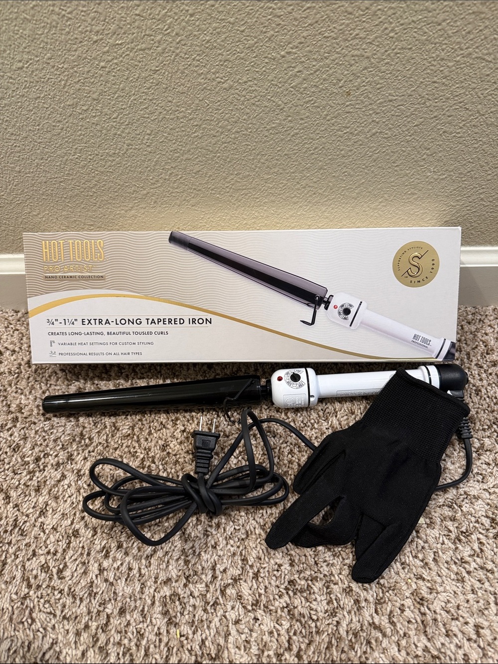 Hot Tools 3/4"–1 1/4" Extra-Long Tapered Curling Iron in White